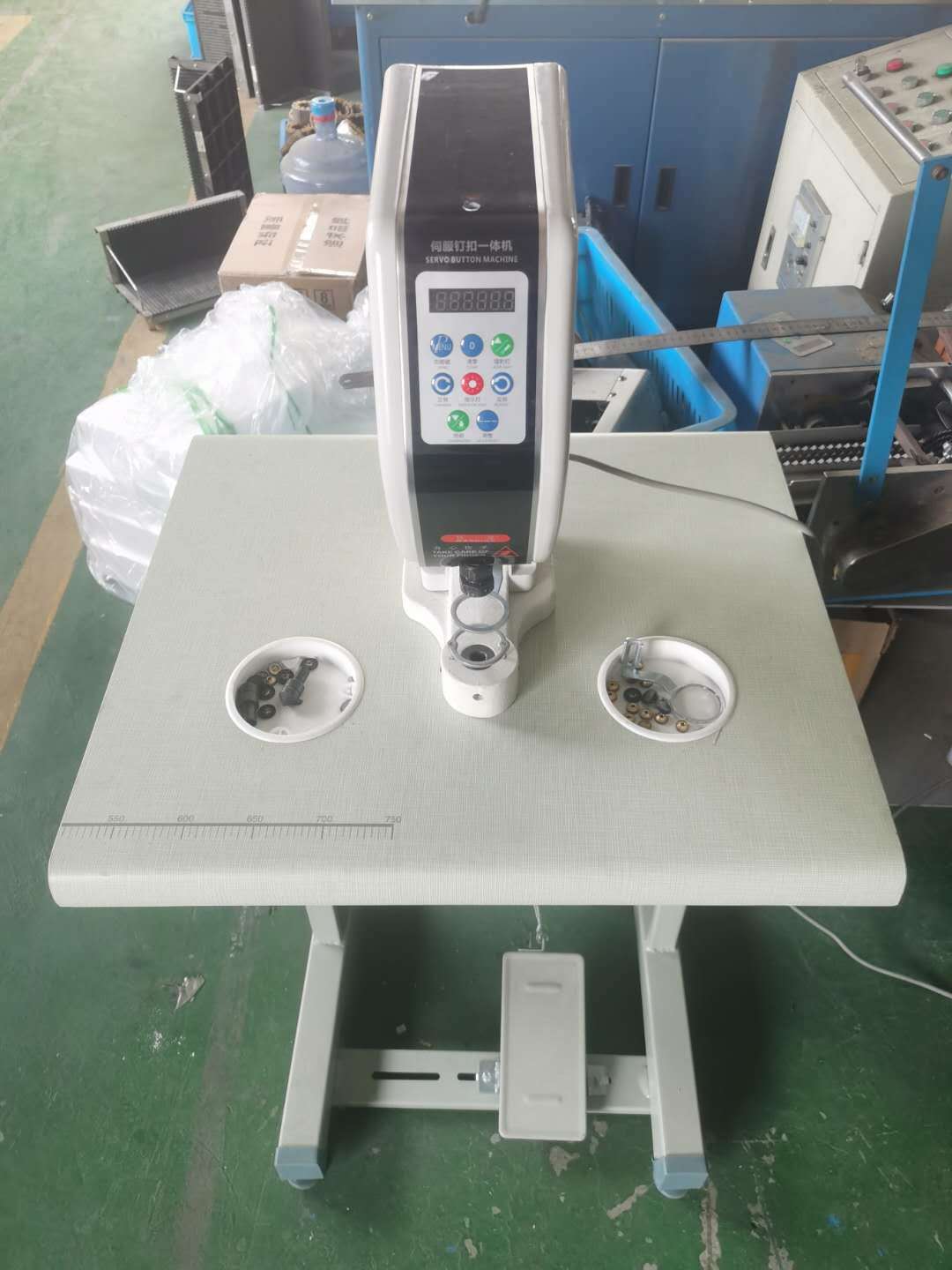 Servo Attaching Machine with Laser Pointer + One Die110/220 volt w/table & stand