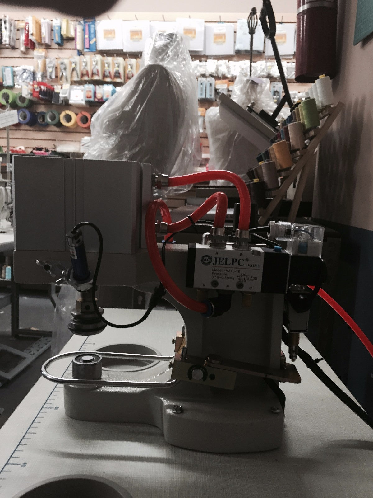 Pneumatic Attaching Machine with Laser Pointer and table for Grommet/Snap/Button