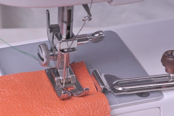 Brother SA538 Seam Guide , will fit all home sewing machine , very easy to use