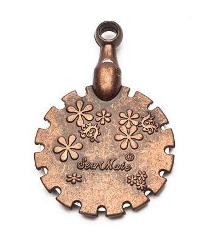 Thread Cutter Pendant - Antique Gold great gadgets for quick thread cutting