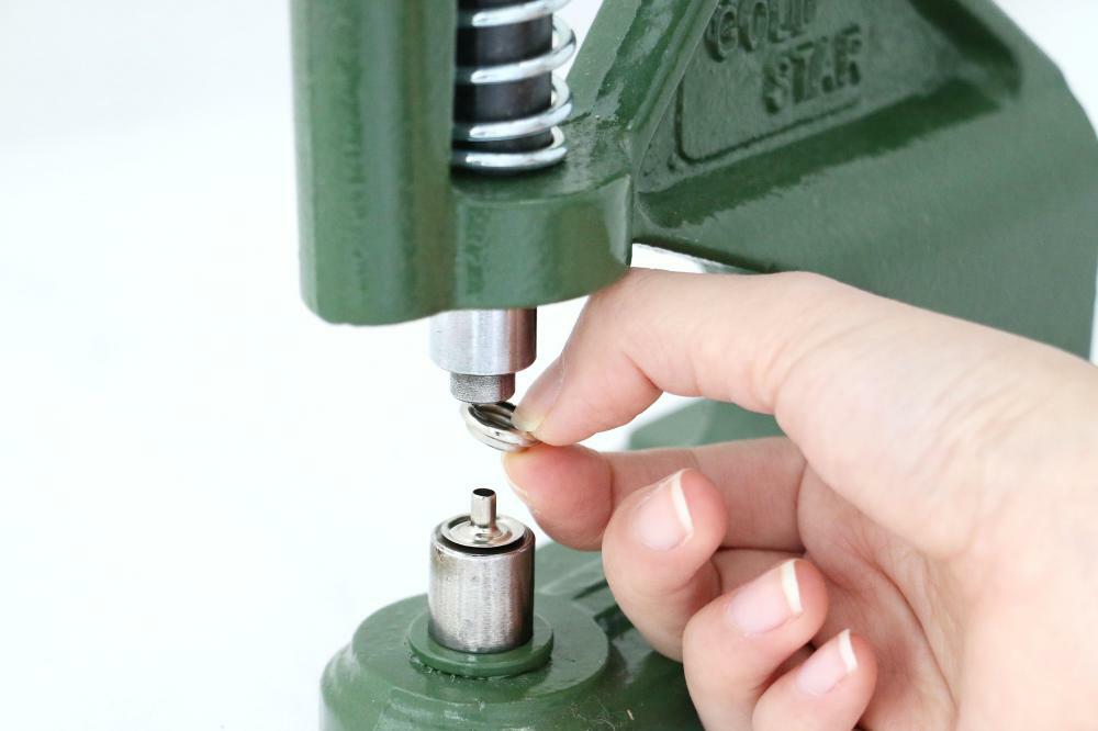 Press Machine + 1 Die, for Applying Grommets, Snaps, Buttons ,Rivets & eyelets
