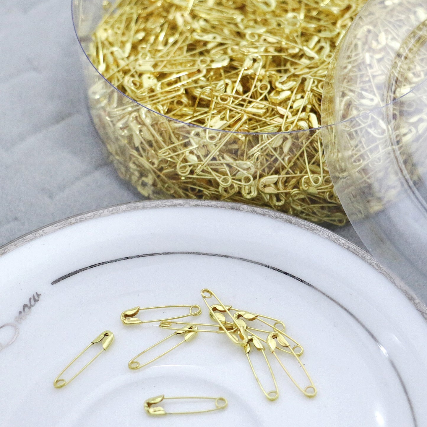 Safety Pins Gold 1440/Box, Nickel plated then brass plated (size #00 (3/4")