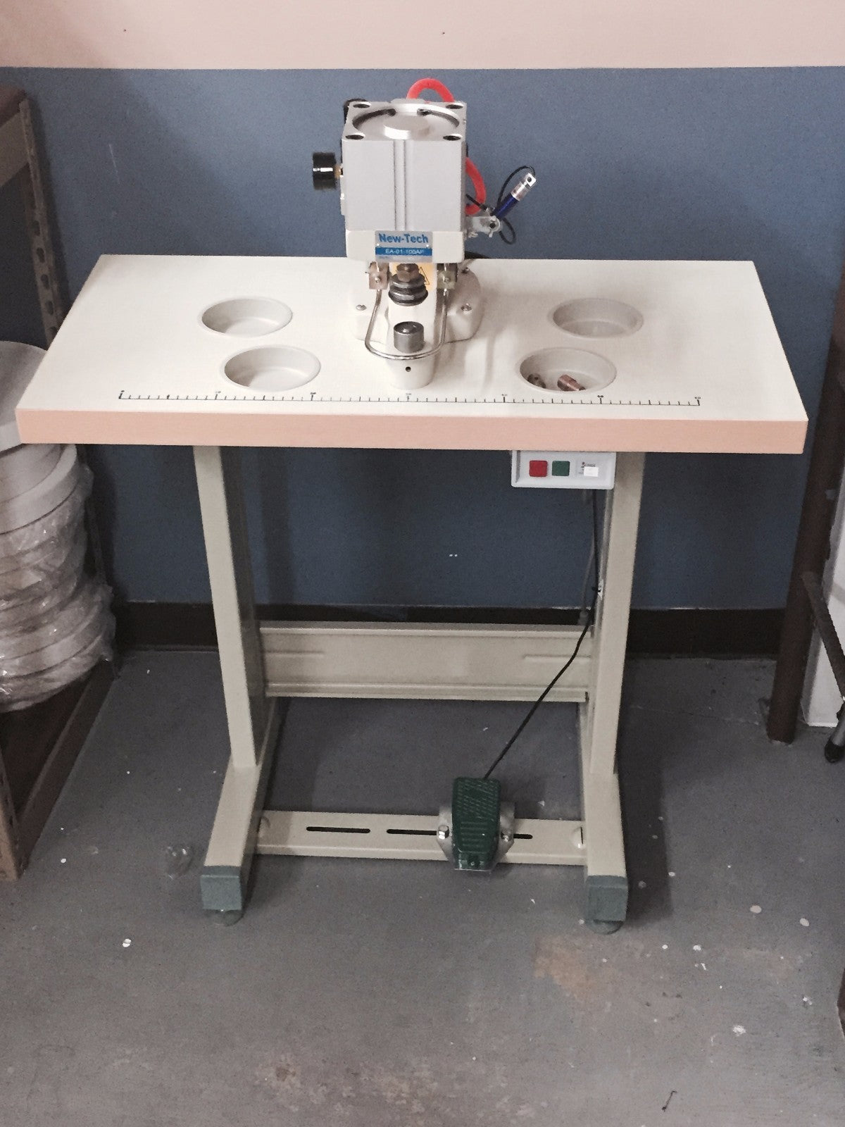 Pneumatic Attaching Machine with Laser Pointer and table for Grommet/Snap/Button