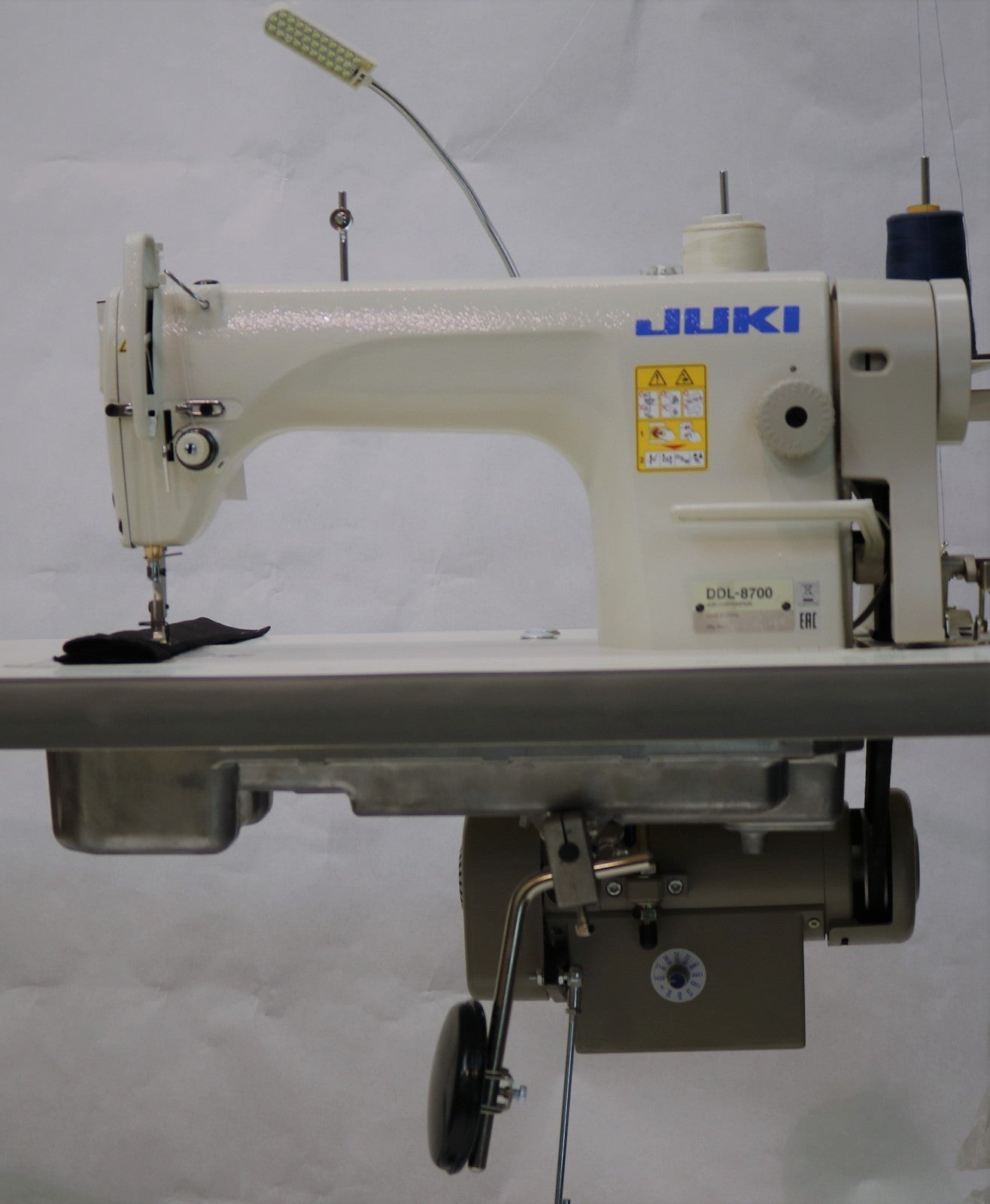 ORIG JUKI DDL-8700 INDUSTRIAL Sewing Machine + Table + Servo Motor FREE SHIPPING