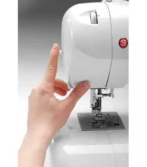 Singer 8763 Curvy Computerized Sewing Machine – 30 Built-In Stitches with SwiftSmart™ Threading & Drop & Sew™ Bobbin System