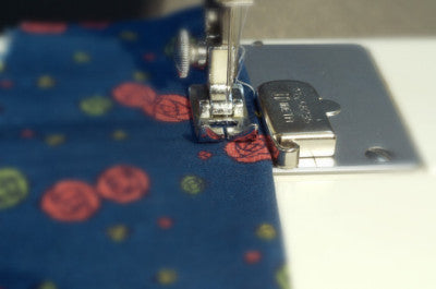 SEWING MACHINE MINI MAGNETIC SEAM GUIDE 3 IN 1, WILL FIT ALL TYPE OF SEWING MACH