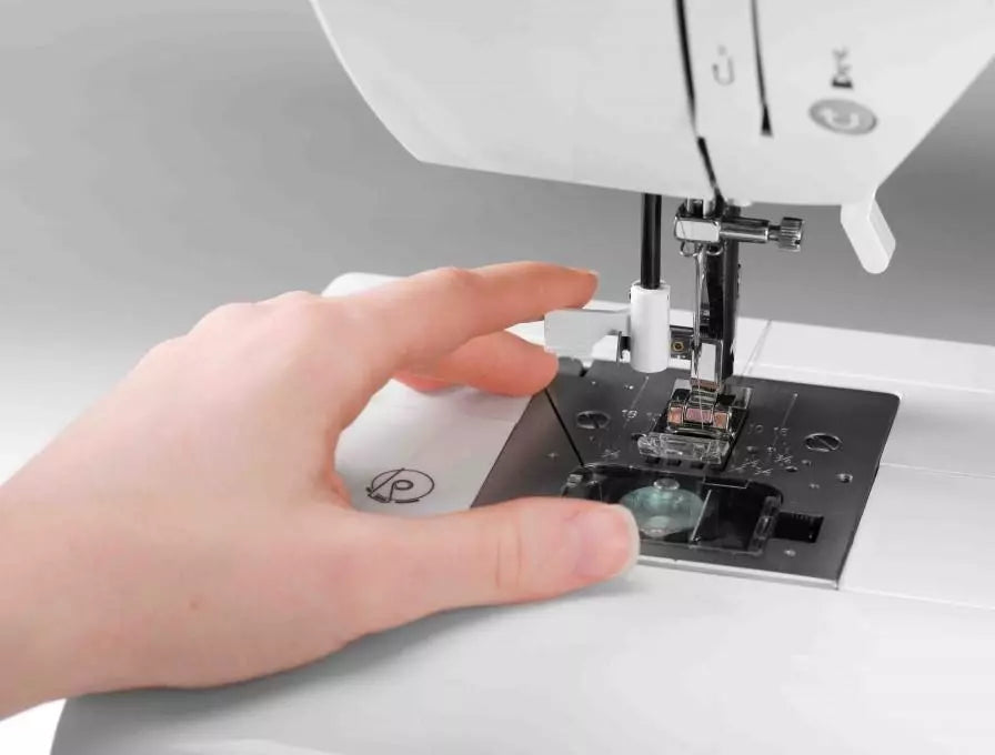 Singer Confidence 7363 Electronic Sewing Machine (30 Built-in Stitches)