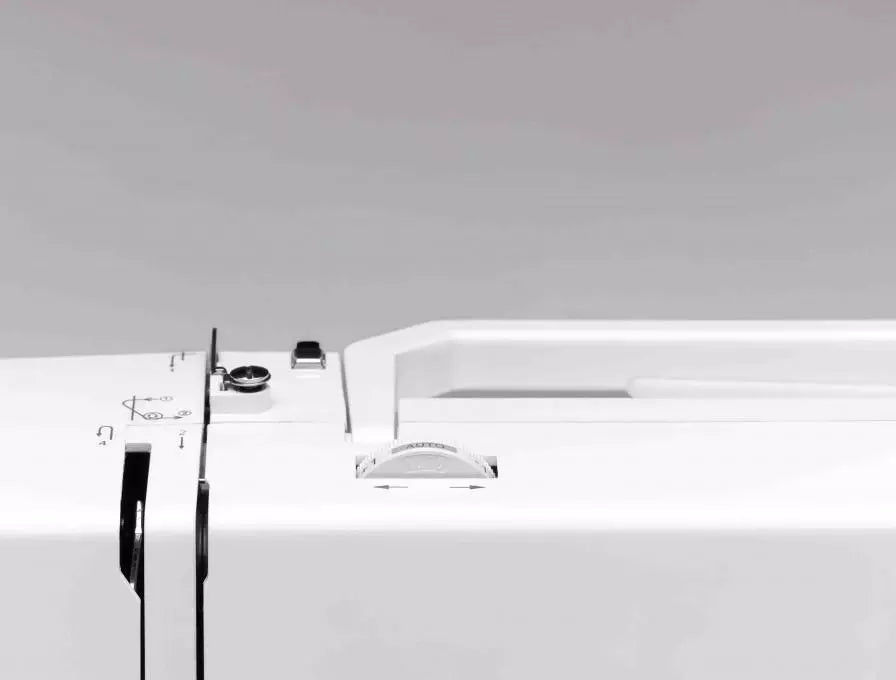 Singer Confidence 7363 Electronic Sewing Machine (30 Built-in Stitches)