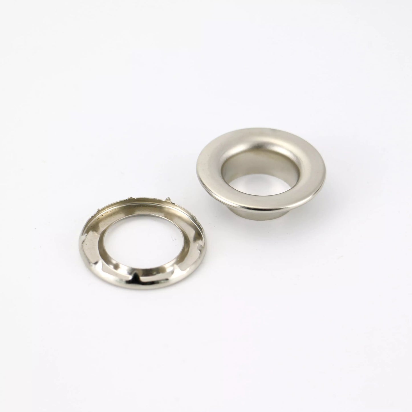 Rolled Rim Grommets with Spur Washers