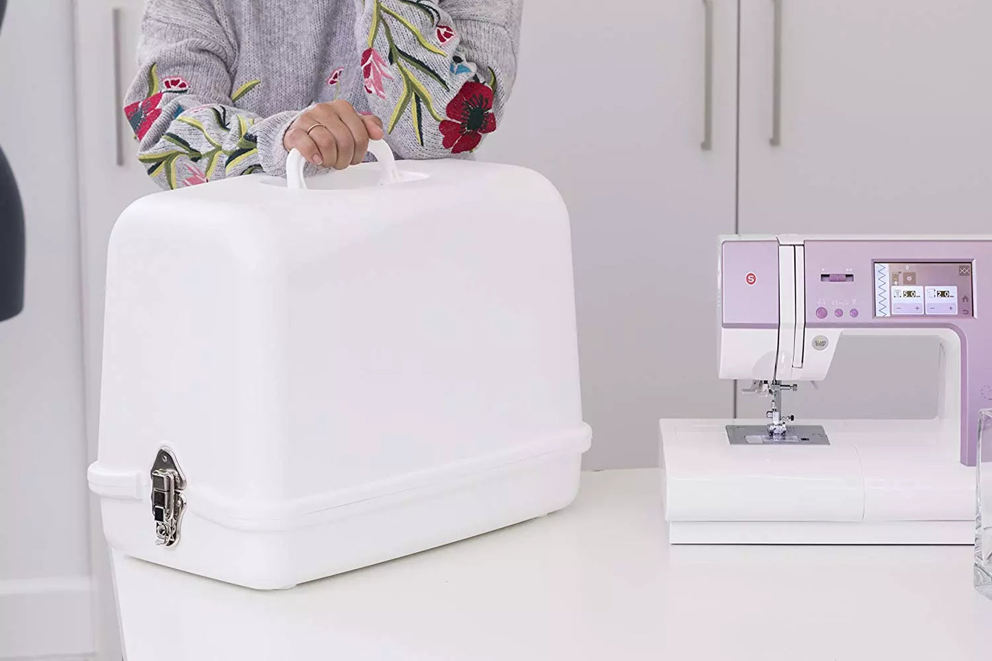 SINGER Universal Hard Carrying Case for Most Free-Arm Portable Sewing Machines