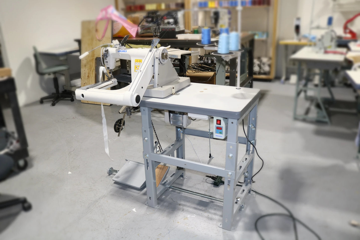 Juki MS-1190 High-Speed Feed-Off-The-Arm Double Chainstitch Industrial Sewing Machine