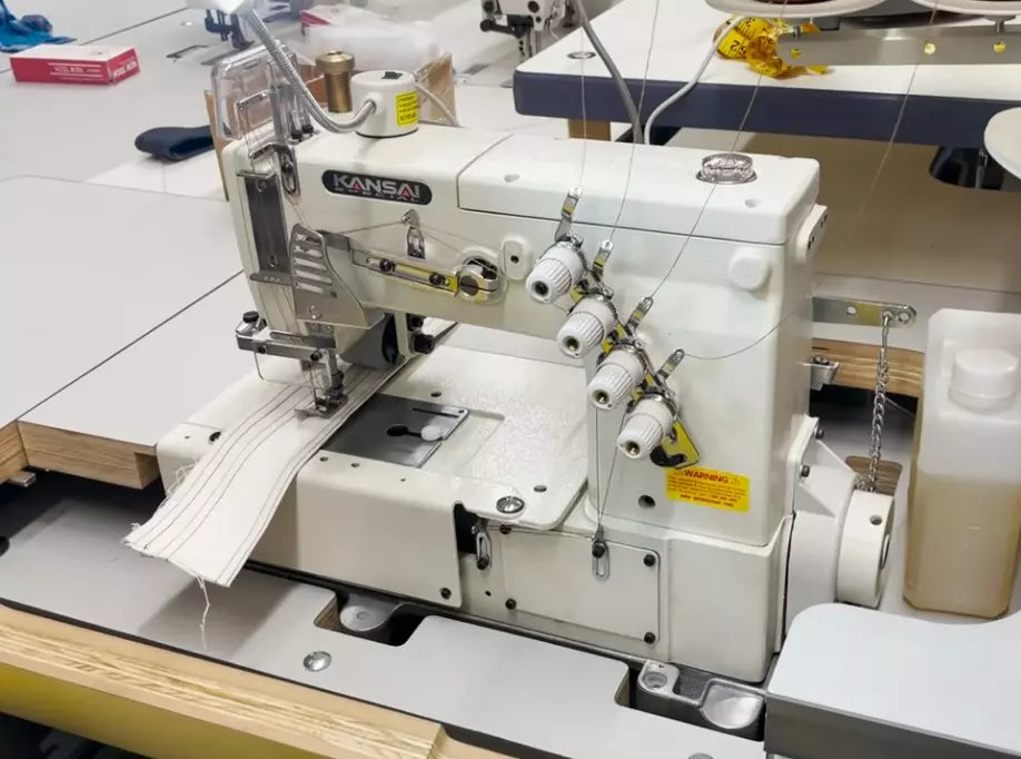 Kansai Special DLR-1502PMD 2-Needle Double Chainstitch Industrial Sewing Machine – Complete Set with Table & Servo Motor