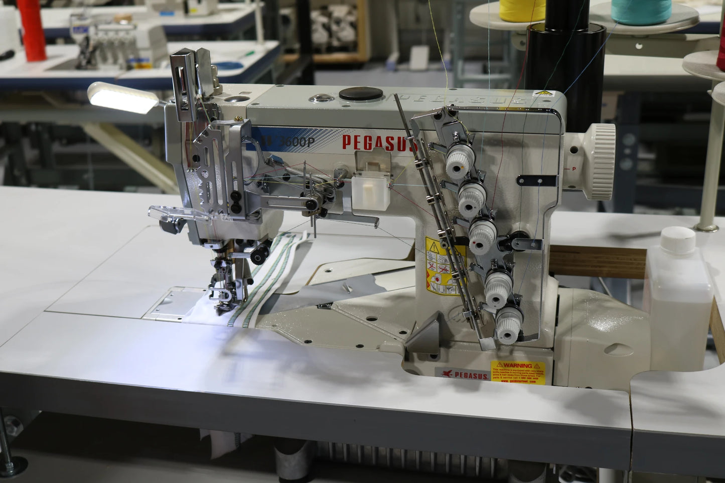 Pegasus W3664P-01G 5 Thread Coverstitch Oil Barrier Cylinder Bed Industrial Interlock Stitch Machine With Table and Servo Motor